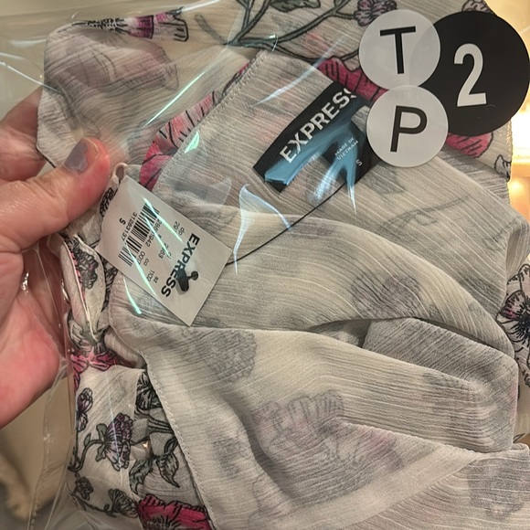 Express V Neck Sleeveless Floral Wrap Blouse Top - Picture 7 of 11